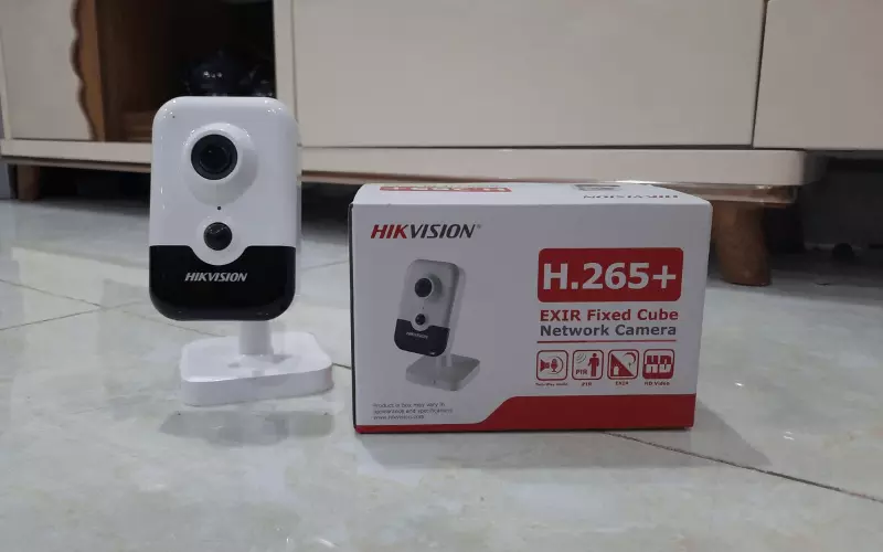 Camera Hikvision DS-2CD2421G0-IW 2MP